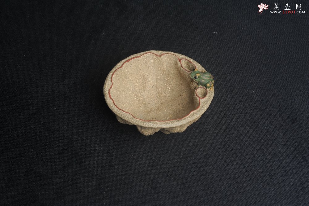 紫砂壶图片：美杯特惠 精致段泥青蛙莲子主人杯 - 宜兴紫砂壶网