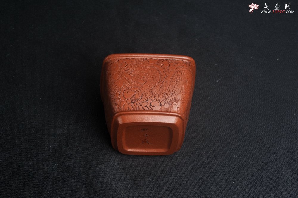 紫砂壶图片：精致降坡泥四方龙凤杯主人杯 茶杯 特文气 - 宜兴紫砂壶网