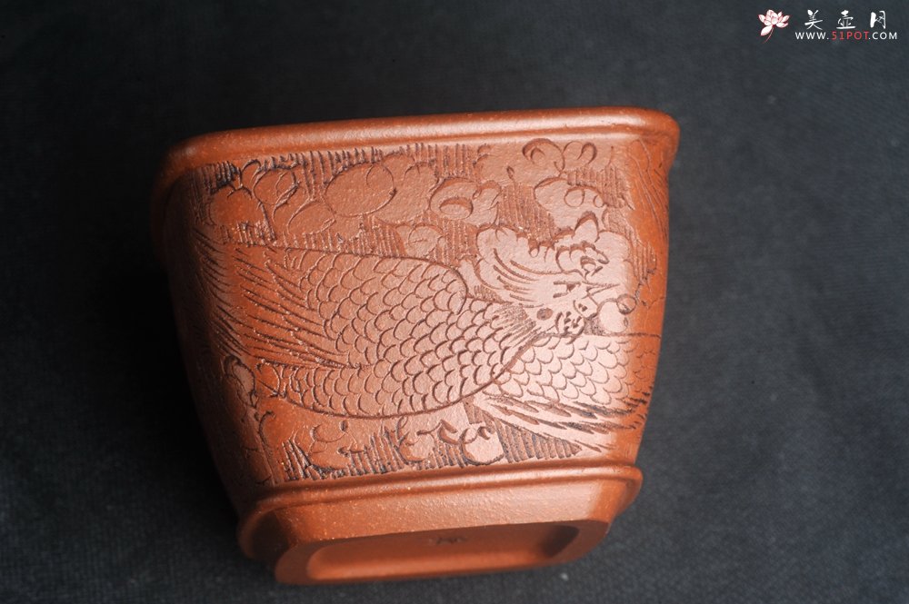 紫砂壶图片：精致降坡泥四方龙凤杯主人杯 茶杯 特文气 - 宜兴紫砂壶网