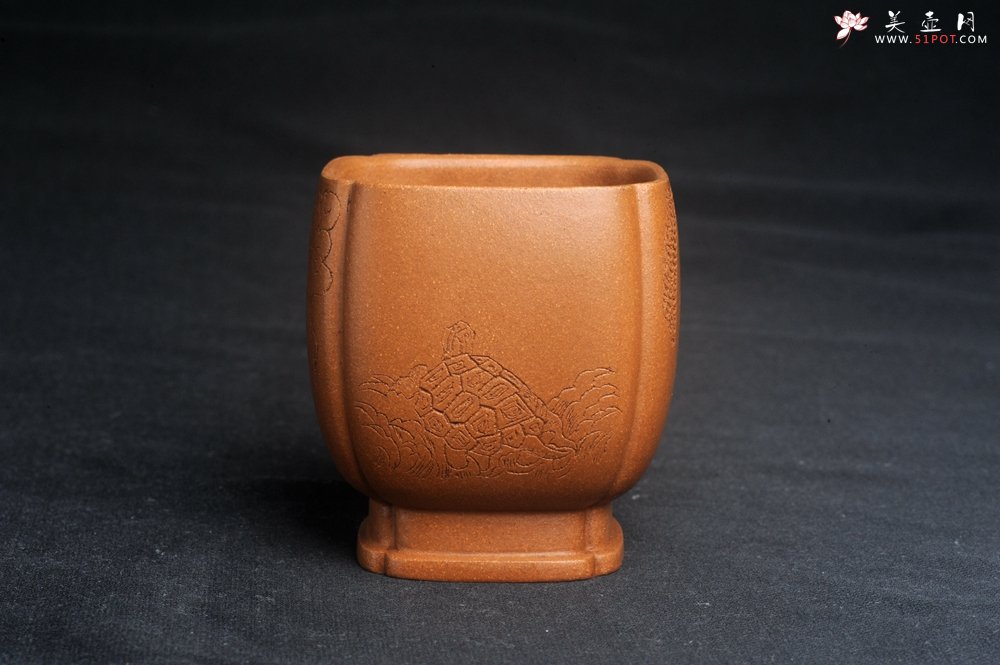 紫砂壶图片：美杯特惠 特好降坡泥 精致四方抽角大号主人杯 四面瑞兽 寓意吉祥 高性价比 - 宜兴紫砂壶网