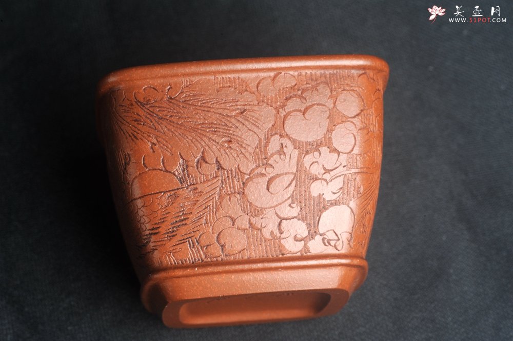 紫砂壶图片：精致降坡泥四方龙凤杯主人杯 茶杯 特文气 - 宜兴紫砂壶网