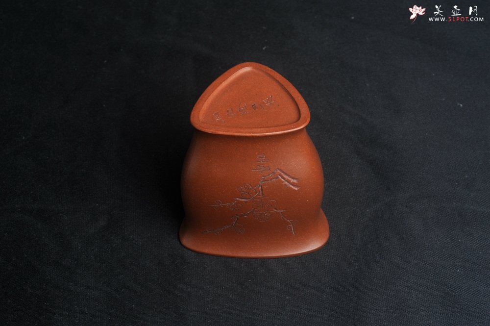 紫砂壶图片：美杯特惠 精致降坡泥三角主人杯 茶杯 梅香竹影青松 特文气 - 宜兴紫砂壶网