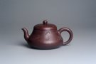 紫砂壶图片：油润底曹青 全手工君德茶壶 通转装饰梅花 特文气 - 宜兴紫砂壶网