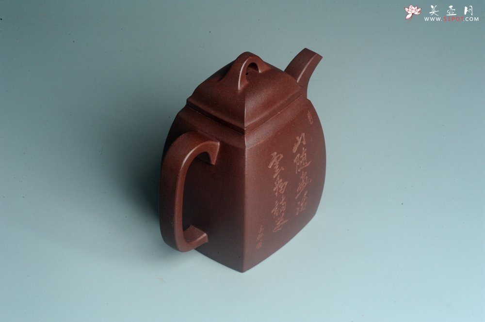 紫砂壶图片：全手工精致汉方壶 装饰山水 特文气 - 宜兴紫砂壶网