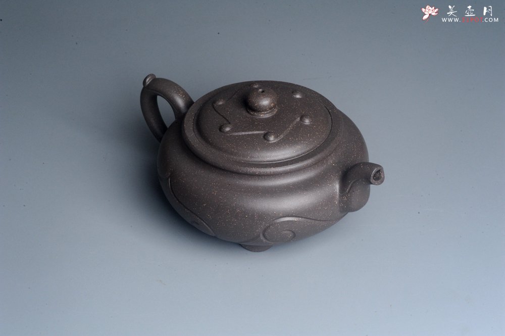 紫砂壶图片：美壶特惠  优质青灰段泥精工三角如意茶壶 茶具 单壶 - 宜兴紫砂壶网