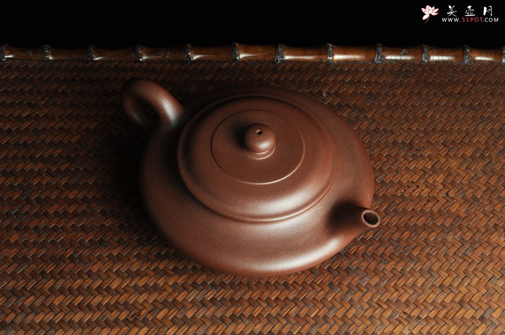 紫砂壶图片：美壶特惠 端庄大气虚扁 做工精致 - 宜兴紫砂壶网