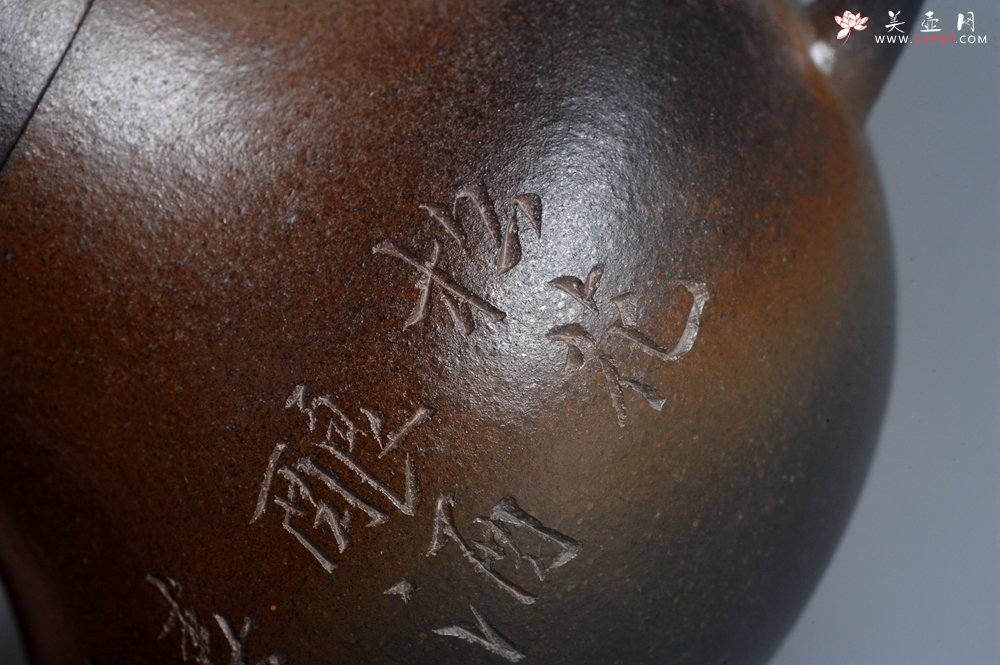 紫砂壶图片：美壶特惠 精致青灰泥柴烧思亭壶 - 宜兴紫砂壶网