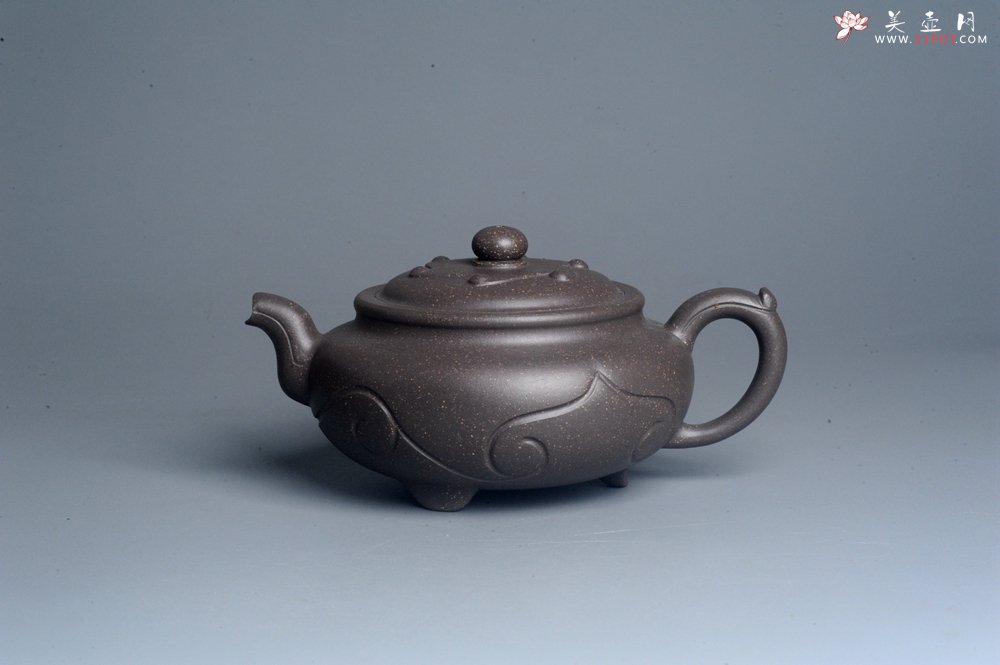 紫砂壶图片：美壶特惠  优质青灰段泥精工三角如意茶壶 茶具 单壶 - 宜兴紫砂壶网