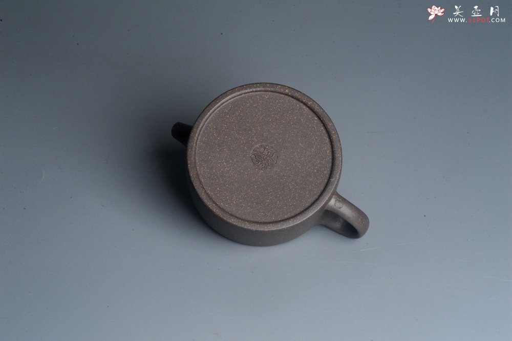 紫砂壶图片：美壶特惠 精致青段牛盖井栏茶壶 茶人醉爱 - 宜兴紫砂壶网