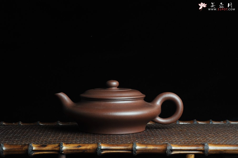 紫砂壶图片：美壶特惠 端庄大气虚扁 做工精致 - 宜兴紫砂壶网