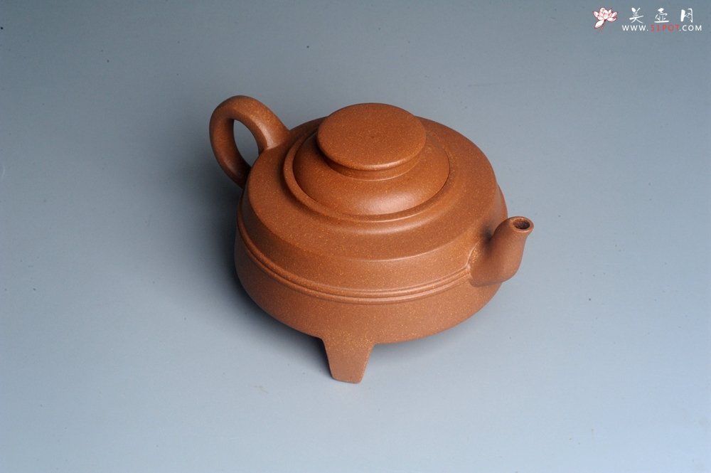 紫砂壶图片：美壶特惠 精致手工茶壶 原矿老段泥三足鼎立紫砂壶茶具 - 宜兴紫砂壶网