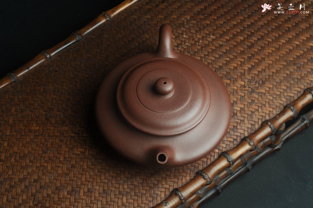 紫砂壶图片：美壶特惠 端庄大气虚扁 做工精致 - 宜兴紫砂壶网