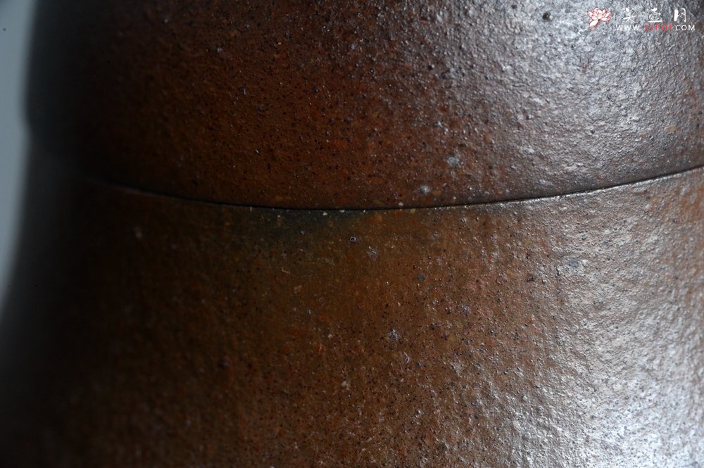 紫砂壶图片：美壶特惠 精致青灰泥柴烧思亭壶 - 宜兴紫砂壶网