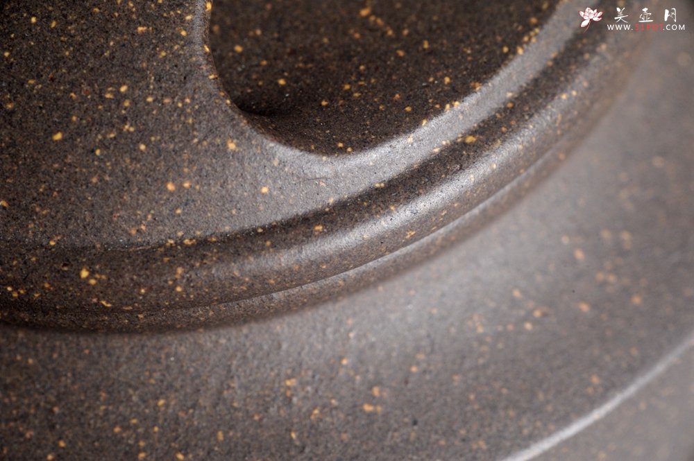 紫砂壶图片：美壶特惠 精致青段牛盖井栏茶壶 茶人醉爱 - 宜兴紫砂壶网