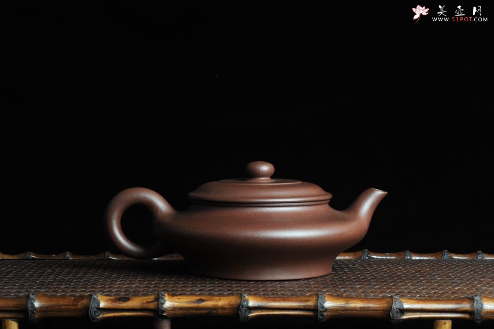 紫砂壶图片：美壶特惠 端庄大气虚扁 做工精致 - 宜兴紫砂壶网