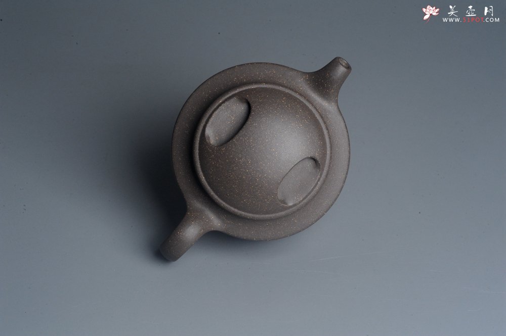 紫砂壶图片：美壶特惠 精致青段牛盖井栏茶壶 茶人醉爱 - 宜兴紫砂壶网