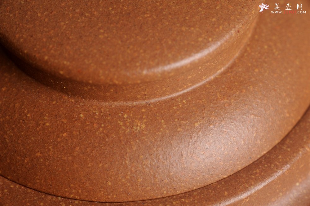 紫砂壶图片：美壶特惠 精致手工茶壶 原矿老段泥三足鼎立紫砂壶茶具 - 宜兴紫砂壶网