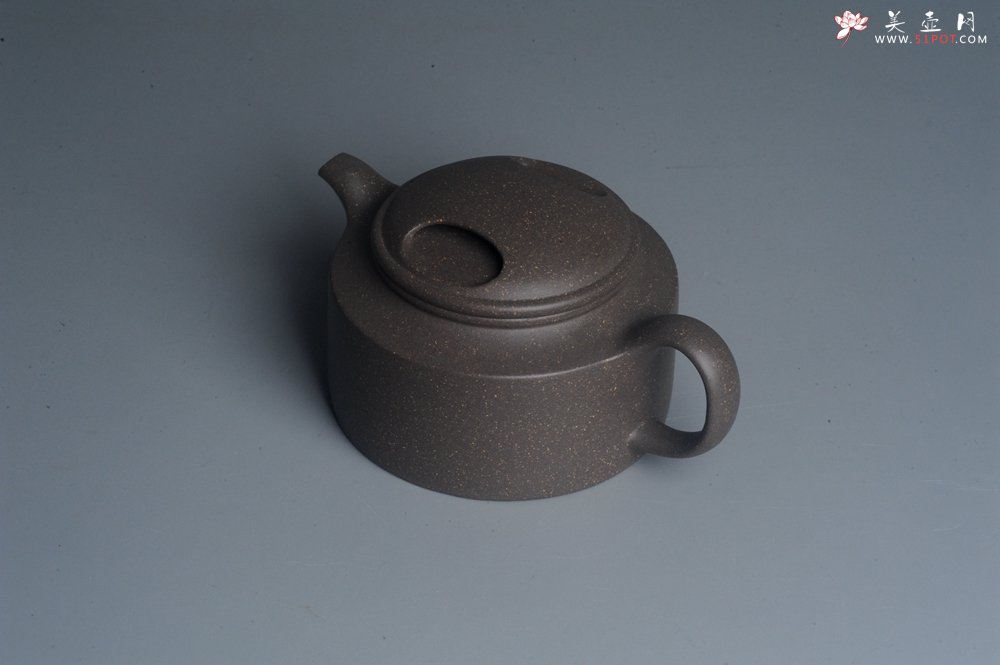 紫砂壶图片：美壶特惠 精致青段牛盖井栏茶壶 茶人醉爱 - 宜兴紫砂壶网