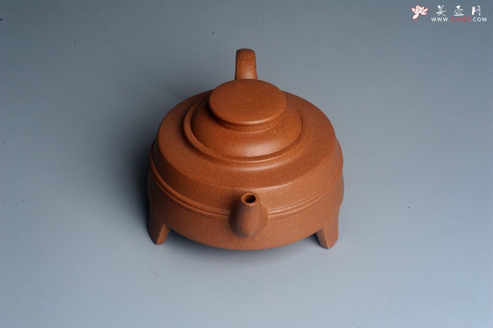 紫砂壶图片：美壶特惠 精致手工茶壶 原矿老段泥三足鼎立紫砂壶茶具 - 宜兴紫砂壶网