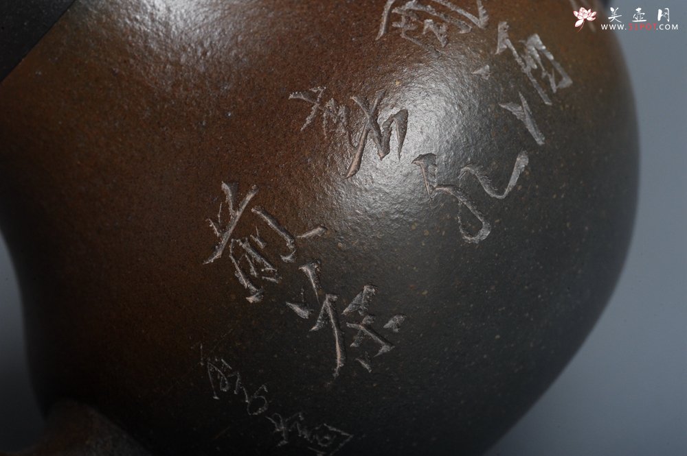 紫砂壶图片：美壶特惠 精致青灰泥柴烧思亭壶 - 宜兴紫砂壶网