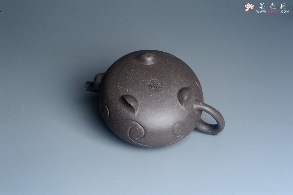 紫砂壶图片：美壶特惠  优质青灰段泥精工三角如意茶壶 茶具 单壶 - 宜兴紫砂壶网