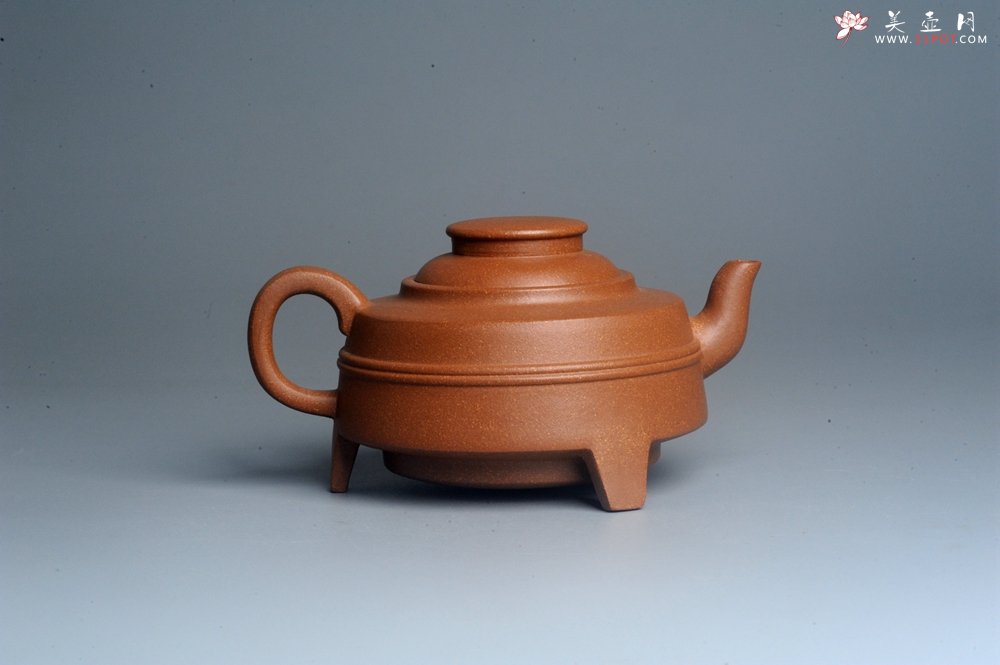 紫砂壶图片：美壶特惠 精致手工茶壶 原矿老段泥三足鼎立紫砂壶茶具 - 宜兴紫砂壶网
