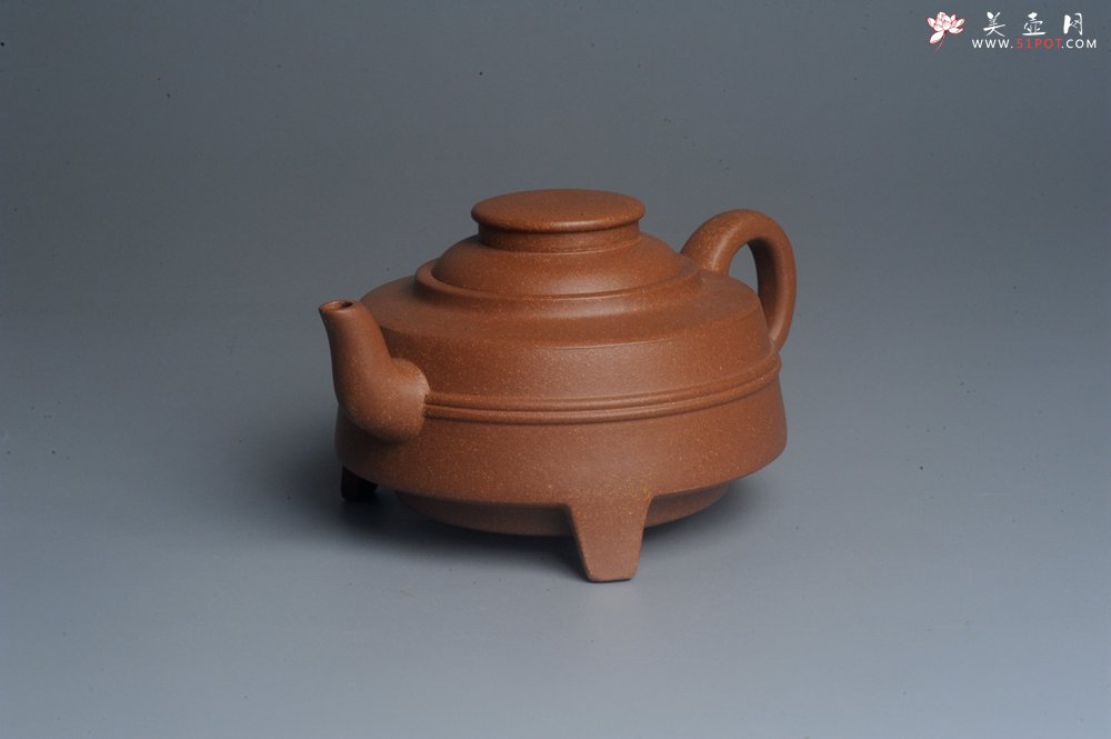 紫砂壶图片：美壶特惠 精致手工茶壶 原矿老段泥三足鼎立紫砂壶茶具 - 宜兴紫砂壶网