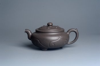 紫砂壶图片：美壶特惠  优质青灰段泥精工三角如意茶壶 茶具 单壶 - 宜兴紫砂壶网