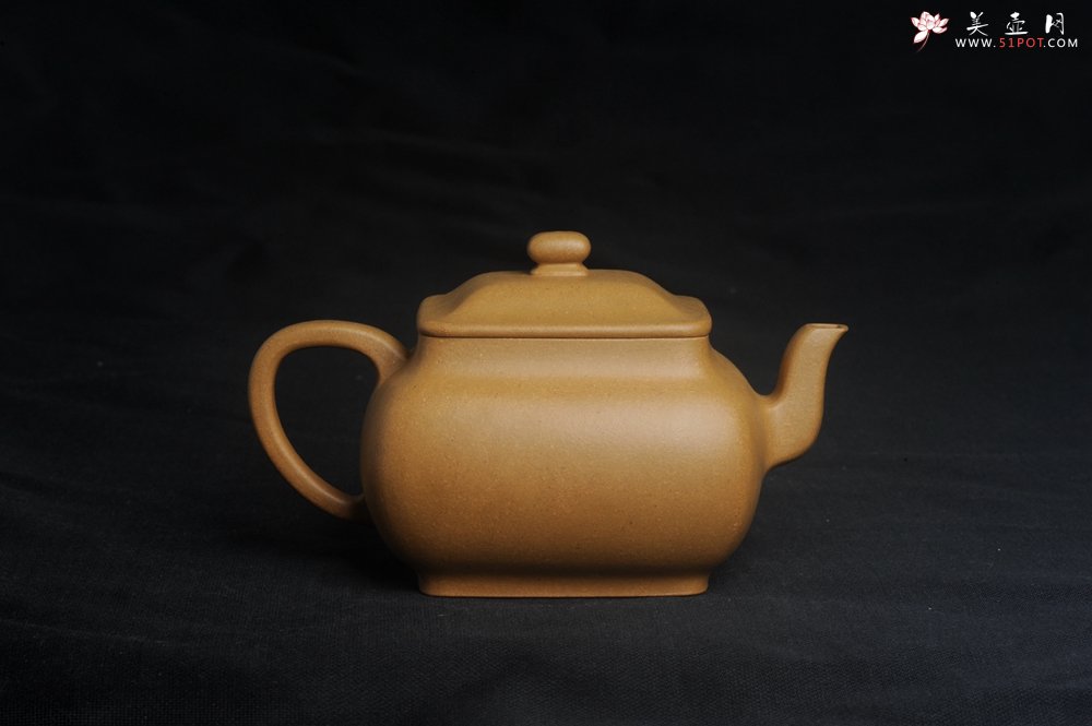 紫砂壶图片：实力派张海艳 全手工黄金段泥四方纳福壶 泥料做工俱佳 期待与亲结缘 - 宜兴紫砂壶网