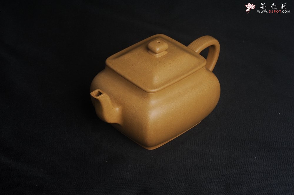 紫砂壶图片：实力派张海艳 全手工黄金段泥四方纳福壶 泥料做工俱佳 期待与亲结缘 - 宜兴紫砂壶网