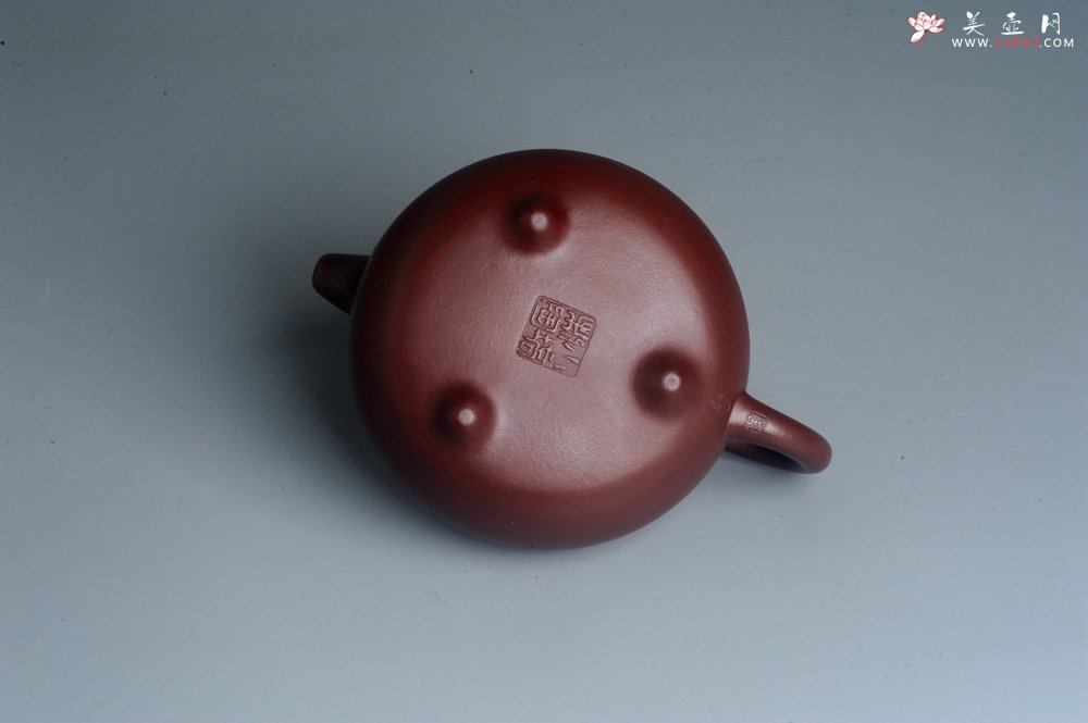 紫砂壶图片：潜力股周小培老师 4号井深井红皮龙 超精致全手工三足乳鼎茶壶 竹里煎 起茶烟 - 宜兴紫砂壶网
