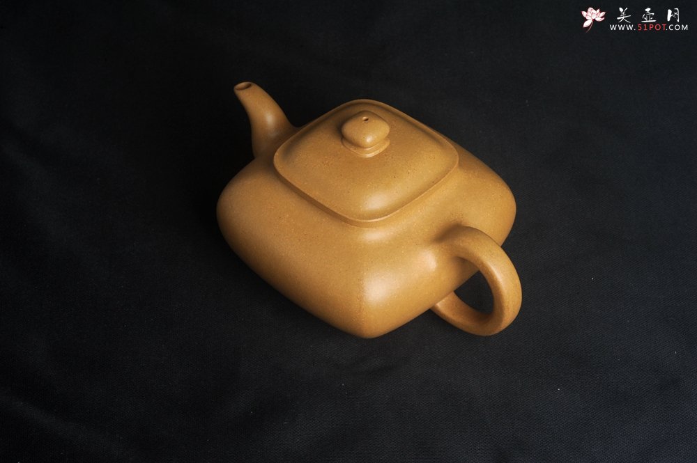 紫砂壶图片：实力派张海艳 全手精工黄金段泥传大炉壶 泥料做工俱佳 期待与您结缘 - 宜兴紫砂壶网