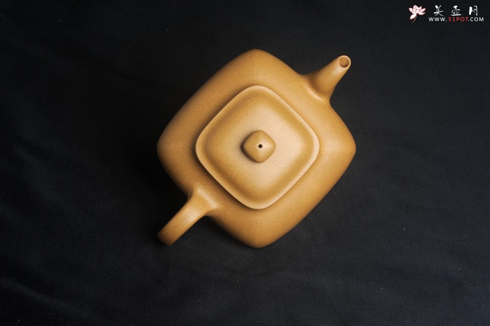 紫砂壶图片：实力派张海艳 全手精工黄金段泥传大炉壶 泥料做工俱佳 期待与您结缘 - 宜兴紫砂壶网