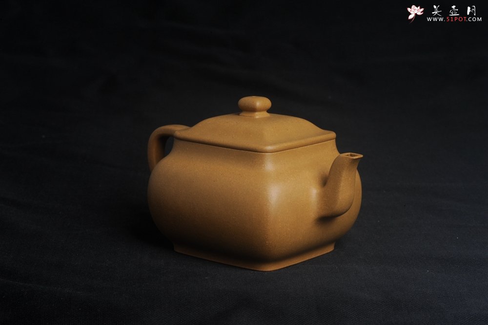 紫砂壶图片：实力派张海艳 全手工黄金段泥四方纳福壶 泥料做工俱佳 期待与亲结缘 - 宜兴紫砂壶网