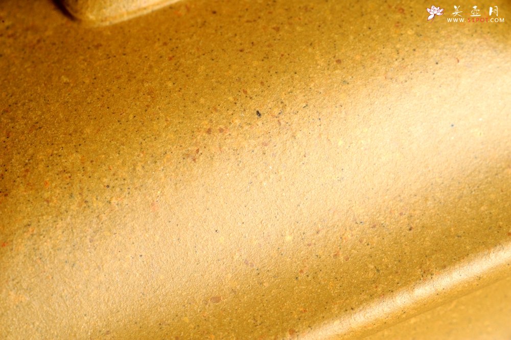 紫砂壶图片：实力派张海艳 全手工黄金段泥四方纳福壶 泥料做工俱佳 期待与亲结缘 - 宜兴紫砂壶网