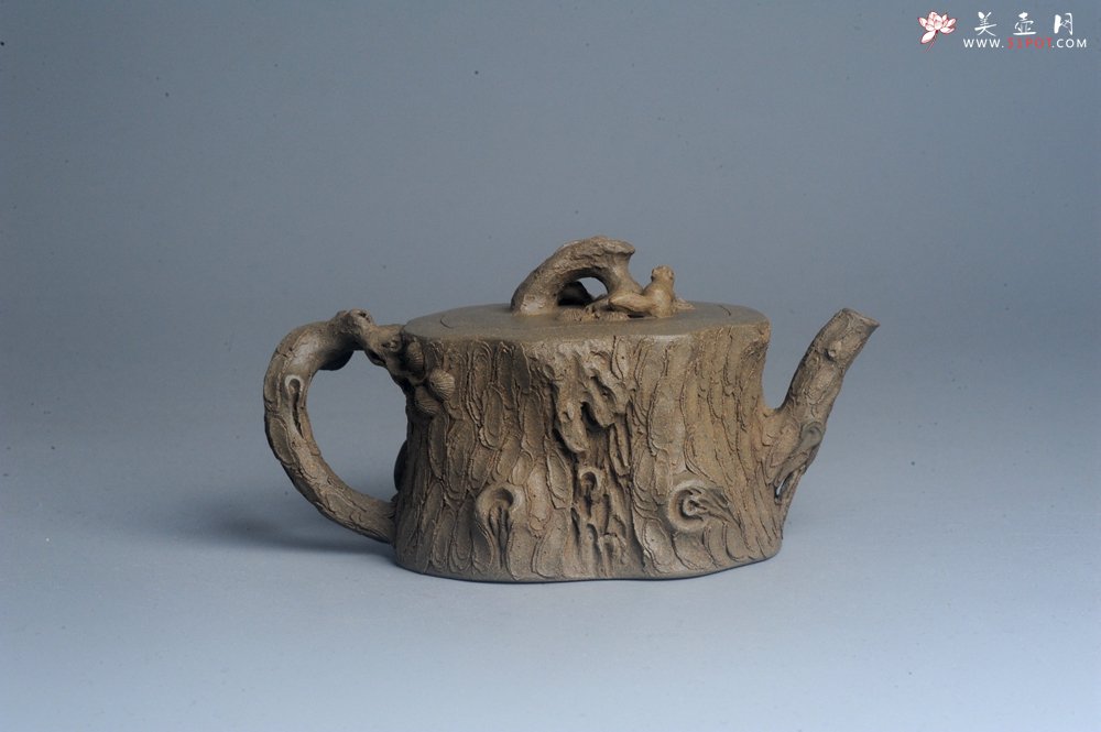 紫砂壶图片：潜力股赵老师 全手工青段松桩壶 松鼠跃然壶盖特有趣 肌理丰富 期待与您结缘 - 宜兴紫砂壶网