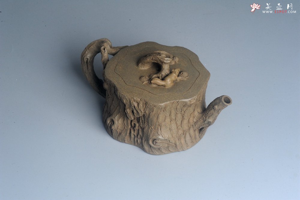 紫砂壶图片：潜力股赵老师 全手工青段松桩壶 松鼠跃然壶盖特有趣 肌理丰富 期待与您结缘 - 宜兴紫砂壶网