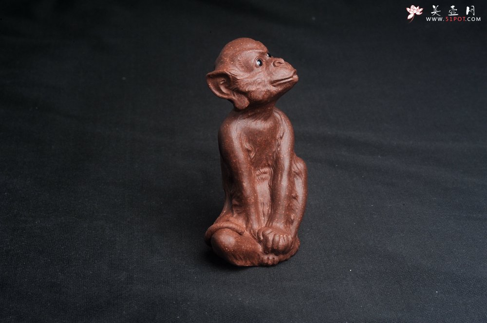 紫砂壶图片：美宠特惠 实力派工艺员姚老师 预计明年升助工 超精品老紫泥紫砂美猴灵猴茶宠 高11cm  肌理丰富生 - 宜兴紫砂壶网