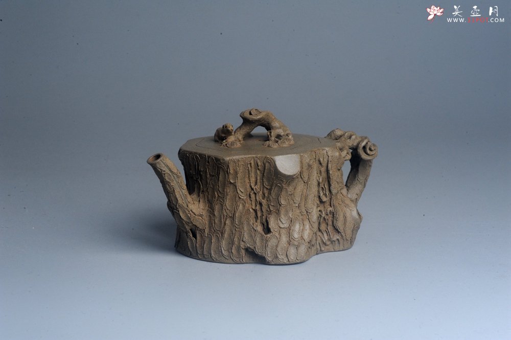 紫砂壶图片：潜力股赵老师 全手工青段松桩壶 松鼠跃然壶盖特有趣 肌理丰富 期待与您结缘 - 宜兴紫砂壶网