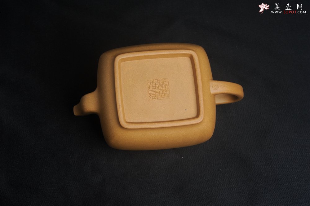 紫砂壶图片：实力派张海艳 全手工黄金段泥四方纳福壶 泥料做工俱佳 期待与亲结缘 - 宜兴紫砂壶网