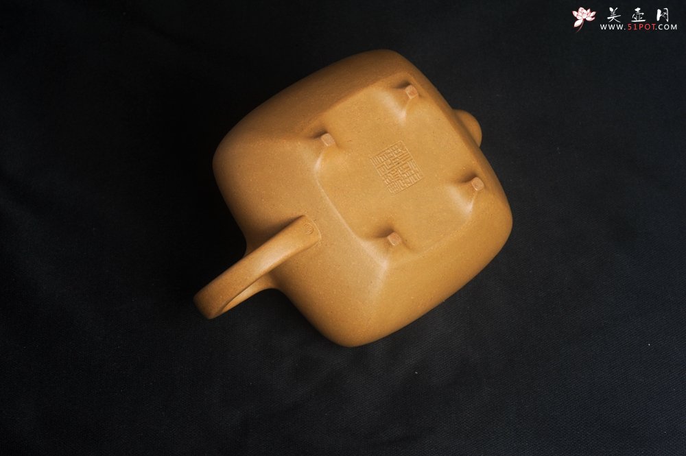 紫砂壶图片：实力派张海艳 全手精工黄金段泥传大炉壶 泥料做工俱佳 期待与您结缘 - 宜兴紫砂壶网