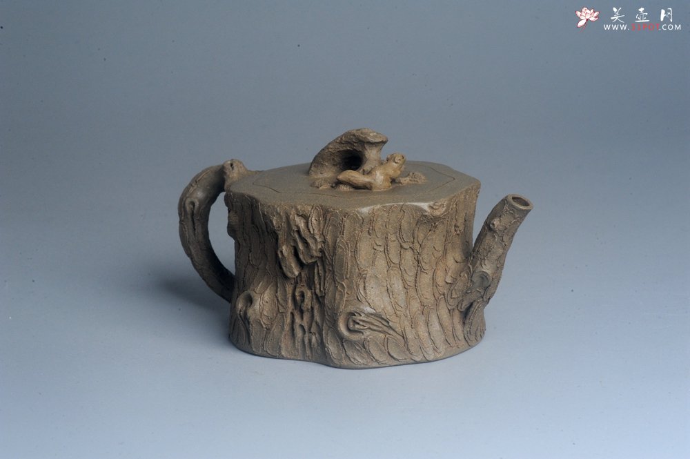 紫砂壶图片：潜力股赵老师 全手工青段松桩壶 松鼠跃然壶盖特有趣 肌理丰富 期待与您结缘 - 宜兴紫砂壶网