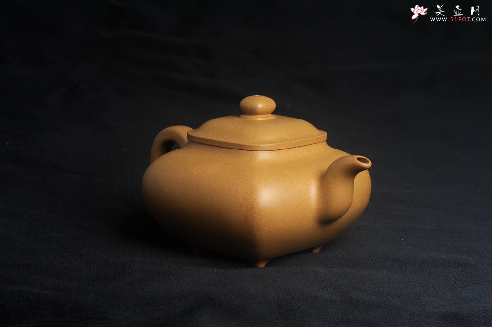 紫砂壶图片：实力派张海艳 全手精工黄金段泥传大炉壶 泥料做工俱佳 期待与您结缘 - 宜兴紫砂壶网
