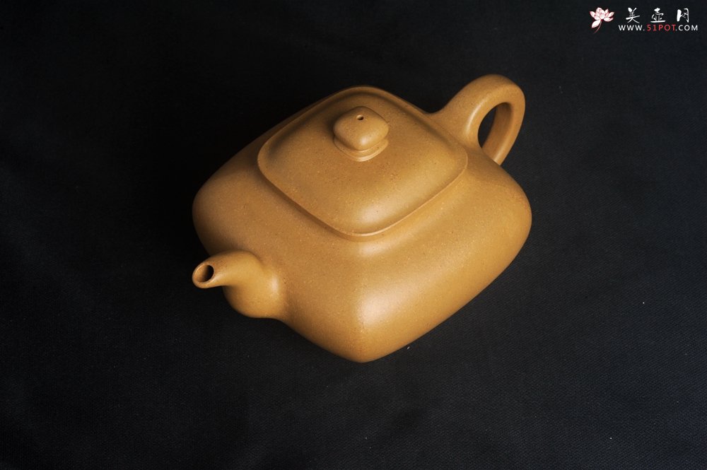 紫砂壶图片：实力派张海艳 全手精工黄金段泥传大炉壶 泥料做工俱佳 期待与您结缘 - 宜兴紫砂壶网