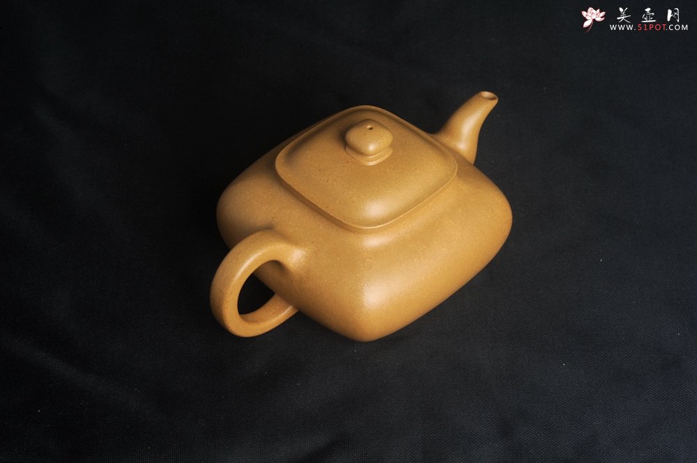 紫砂壶图片：实力派张海艳 全手精工黄金段泥传大炉壶 泥料做工俱佳 期待与您结缘 - 宜兴紫砂壶网