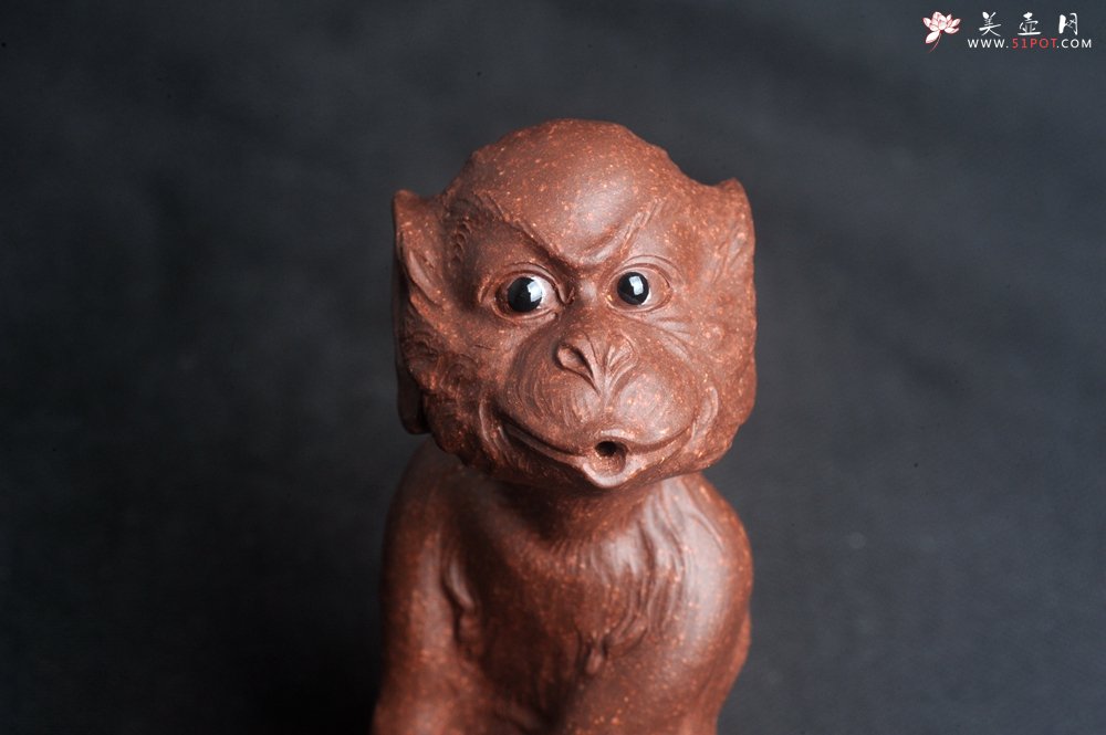 紫砂壶图片：美宠特惠 实力派工艺员姚老师 预计明年升助工 超精品老紫泥紫砂美猴灵猴茶宠 高11cm  肌理丰富生 - 宜兴紫砂壶网