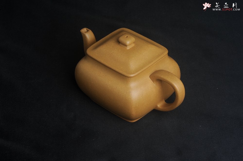 紫砂壶图片：实力派张海艳 全手工黄金段泥四方纳福壶 泥料做工俱佳 期待与亲结缘 - 宜兴紫砂壶网