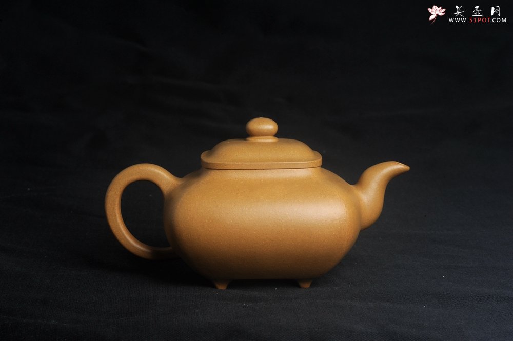 紫砂壶图片：实力派张海艳 全手精工黄金段泥传大炉壶 泥料做工俱佳 期待与您结缘 - 宜兴紫砂壶网
