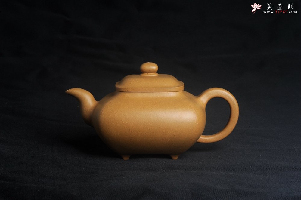 紫砂壶图片：实力派张海艳 全手精工黄金段泥传大炉壶 泥料做工俱佳 期待与您结缘 - 宜兴紫砂壶网