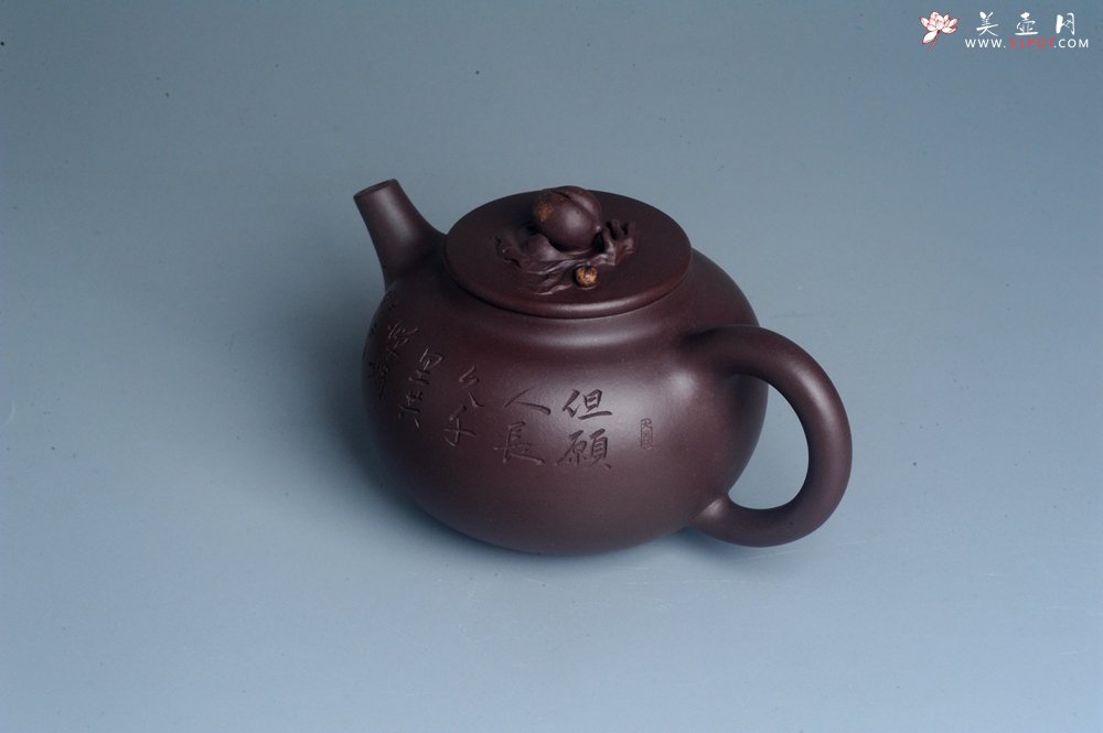 紫砂壶图片：实力派助工周斌 优质底槽清全手工精工 原创寿桃壶  陶兴双刀装饰 特文气 但愿人长久千里共婵娟 - 宜兴紫砂壶网